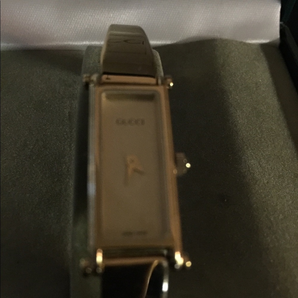 Gucci Vintage Tonneau 1500 Bracelet Watch - Picture 3 of 7